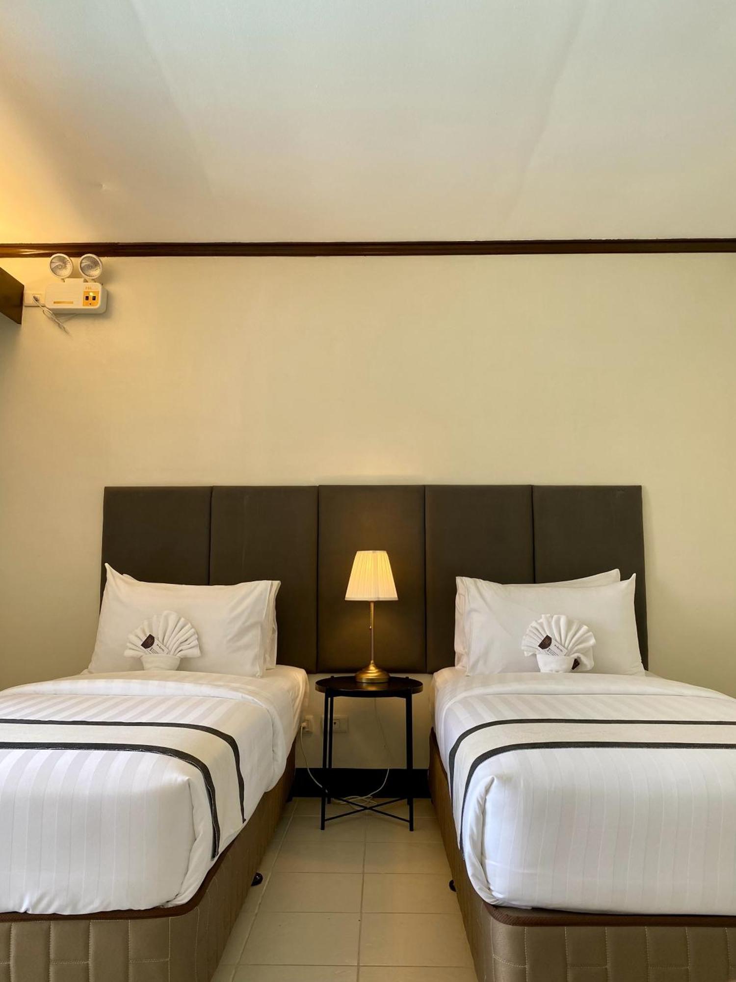 Plaza Del Norte Hotel And Convention Center Laoag Buitenkant foto