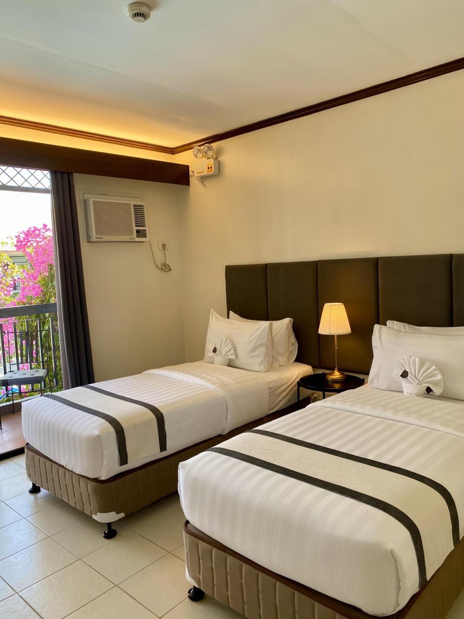 Plaza Del Norte Hotel And Convention Center Laoag Buitenkant foto